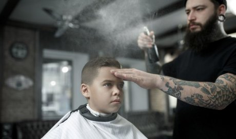 Salon de coiffure pour coupe d’été garçon Limonest